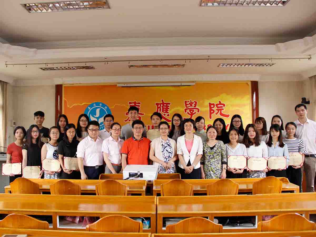 陆续向嘉应学院学生宣告奖学金