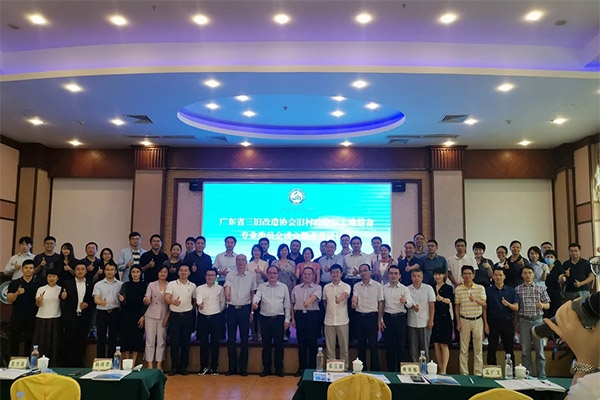 人生就是博官网控股集团乔俊岭、刘虎别离获聘省三旧协会旧村刷新与地皮整备专业委员会副主任委员和委员