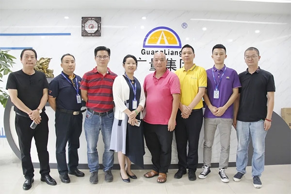 东莞市餐饮协会辅导一行光临人生就是博官网集团调研领导