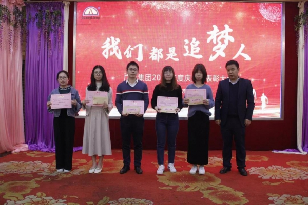 一名党员，就是一面鲜红的旗号