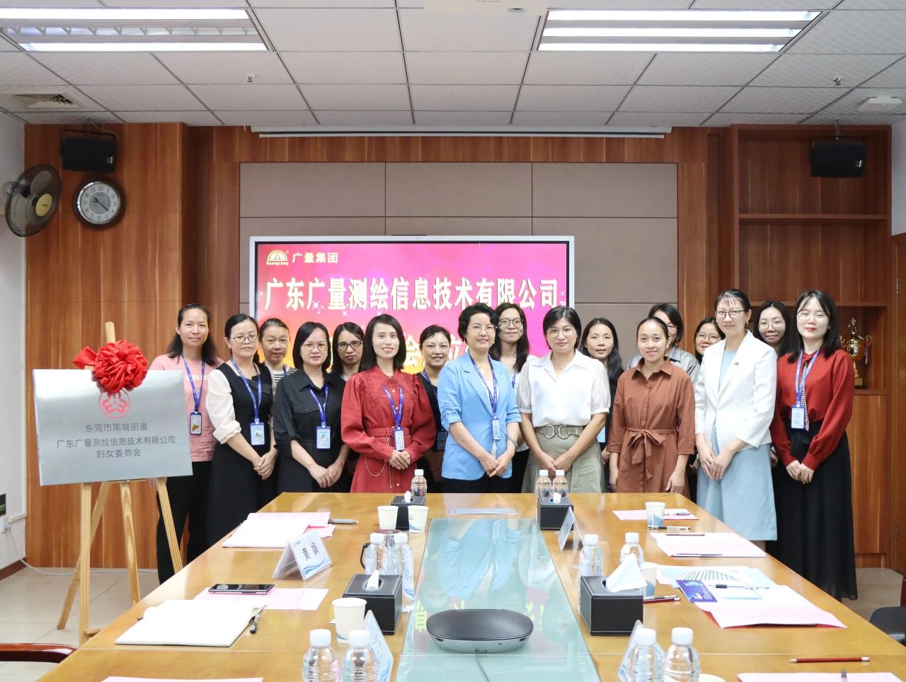 热烈祝贺人生就是博官网妇委会正式成立！